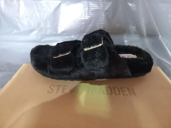 BOXED STEVE MADDEN AROUND BLACK FLATS SIZE 37