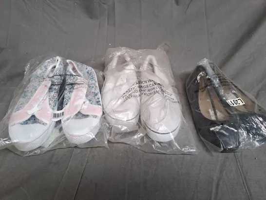 BOX OF APPROXIMATLY 5 SHOE IN VARIOUS SIZE AND DESIGNS 