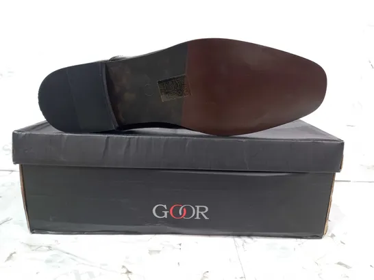 BOXED PAIR OF GOOR LACE UP SHOES IN GLOSSY BLACK SIZE 5