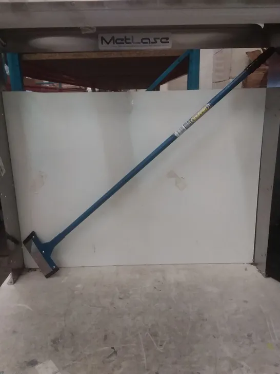 DRAPER LONG HANDLED FLOOR SCRAPER 