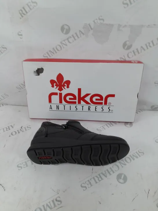 BOXED PAIR OF RIEKER LEATHER DOUBLE ZIP WATER RESISTANT BOOTS IN BLACK SIZE 4 