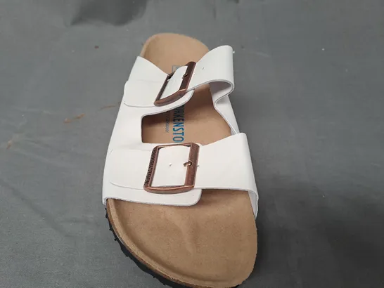 PAIR OF BIRKENSTOCK OPEN TOE SANDALS IN WHITE EU SIZE 41