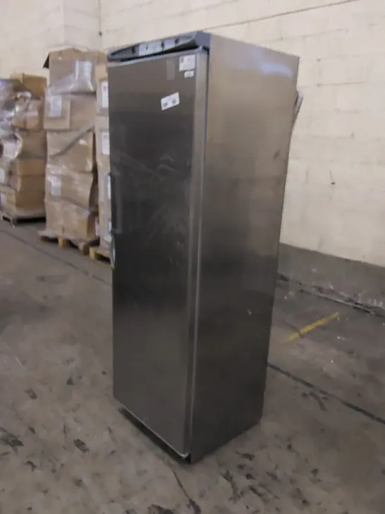 COMMERCIAL UPRIGHT FREEZER 