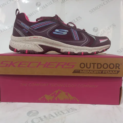 BOXED PAIR OF SKECHERS MEMORY FOAM TRAIL SHOES IN BERRY COLOUR SIZE 6