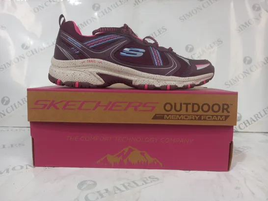 BOXED PAIR OF SKECHERS MEMORY FOAM TRAIL SHOES IN BERRY COLOUR SIZE 6