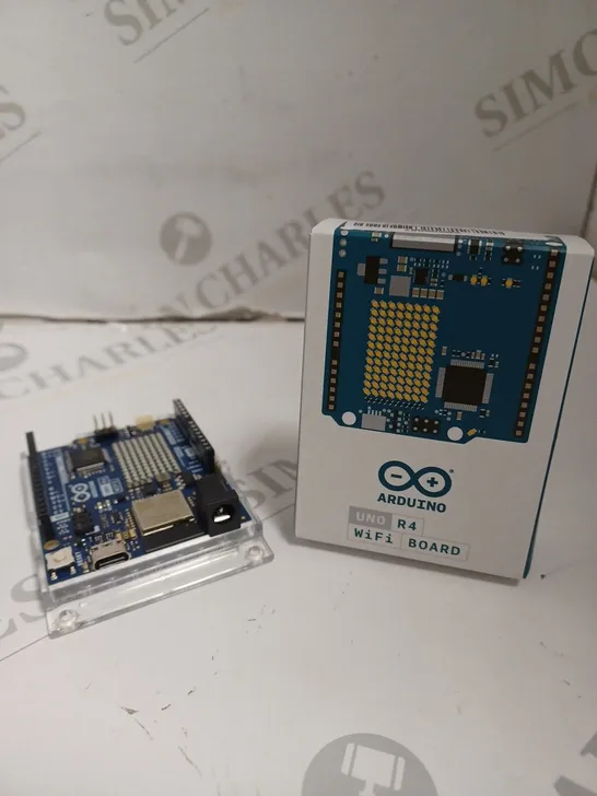 BOXED ARDUINO UNO R4 WIFI BOARD 