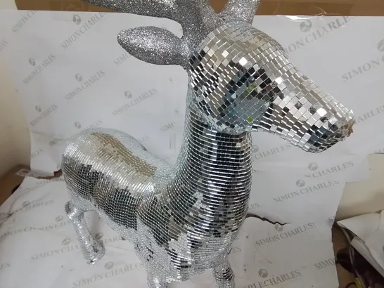 PALLET CONTAINING 9 BRAND NEW BOXED 80CM REINDEER DECORATIONS IN SILVER