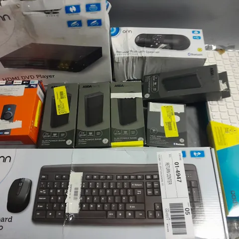 LOT OF APPROXIMATELY 17 ASSORTED TECH ITEMS TO INCLUDE CANON PIXMA PRINTER RAPOO WIRELESS KEYBOARD AND MULTIPLE SLIM POWER BANKS 