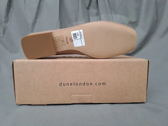 BOXED PAIR OF DUNE LONDON 781 GRACIE LOW BLOCK HEEL SQUARE TOE SHOES IN CARAMEL SIZE 5