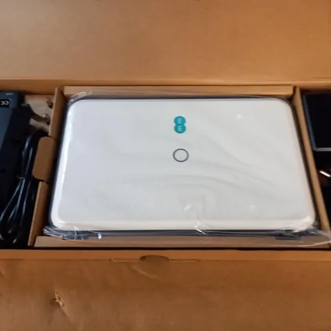 BOXED EE SMART ROUTER