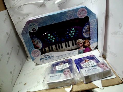 LOT OF 3 TOYS TO INCLUDE 2X ELSA 5TH ELEMENT FEATURE NECKLACE AND FROZEN 3 KEYBOARD RRP &pound;63.97