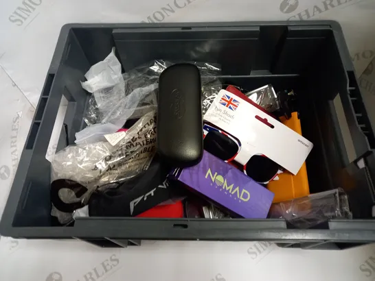 LOT OF ASSORTED PAIRS OF GLASSES TO INCLUDE SPECSAVERS, MARC JACOBS, NOMAD EYEWEAR