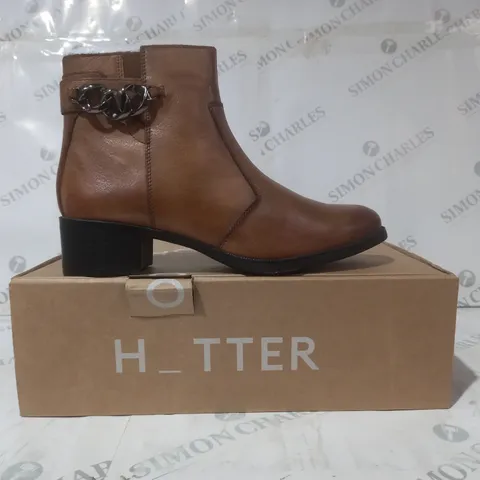 BOXED PAIR OF HOTTER ALONDRA ANKLE BOOTS IN TAN UK SIZE 7