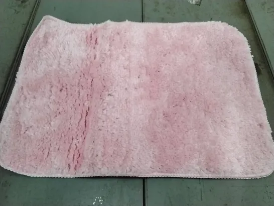 BRAND NEW BATH MAT IN DARK PINK - SIZE 40CM X 55CM 