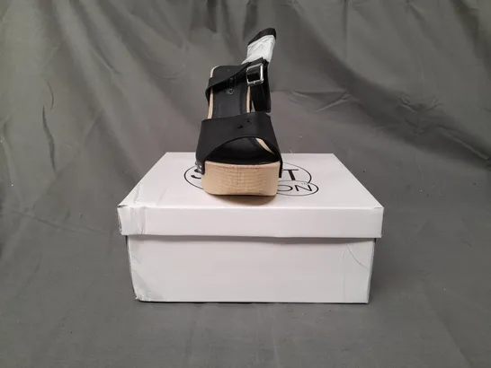 BOXED PAIR OF SPOT ON OPEN TOE HIGH BLOCK HEEL SANDALS IN BLACK SIZE 5