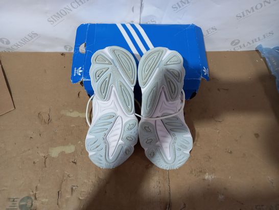 BOXED PAIR OF ADIDAS WHITE TRAINERS SIZE 4.5