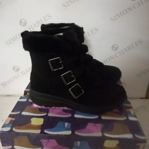 SKETCHERS GO WALK BLACK BOOTS SIZE 3.5