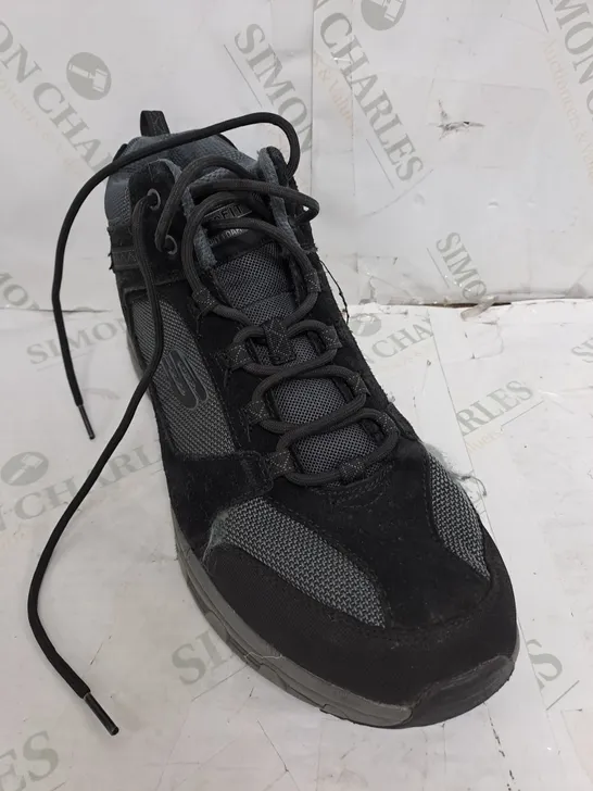 PAIR OF BOXED SKETCHERS LACE BOOT BLACK, UK SIZE 11