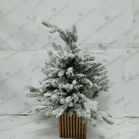 CHRISTMAS TREE WITH ARTIFICAL SNOW SMALL DECORATION