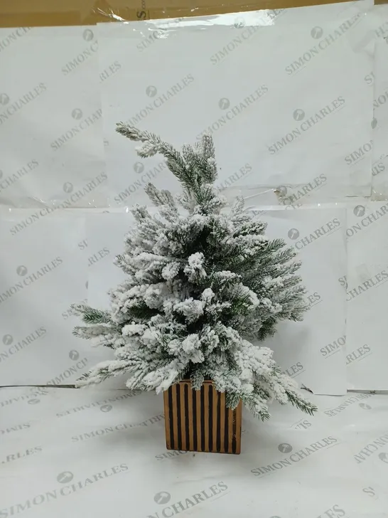 CHRISTMAS TREE WITH ARTIFICAL SNOW SMALL DECORATION