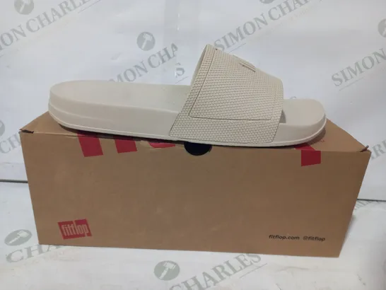 BOXED PAIR OF FITFLOP IQUSHION SLIDERS IN CREAM UK SIZE 8