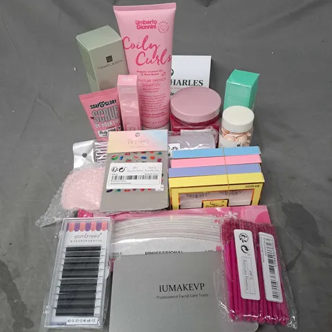 APPROXIMATELY 20 ASSORTED COSMETIC PRODUCTS TO INCLUDE UMBERTO GIANNI CURLY SHAMPOO, TEMPLESPA RESURFACING TONER, SUNDAY RAIN ROSE BODY SCRUB ETC