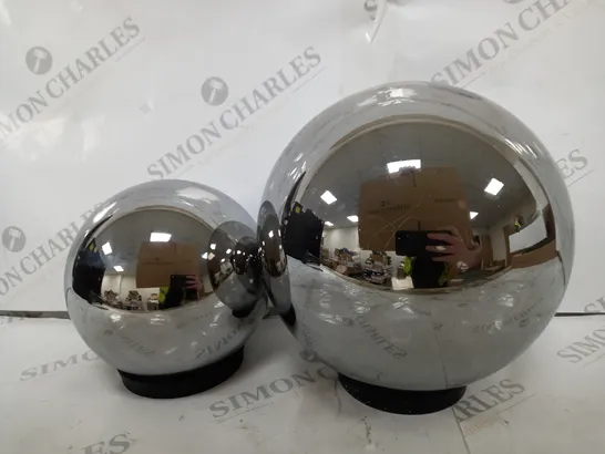 BOXED KELLY HOPPEN SET OF 2 INDOOR OUTDOOR PRELIT GLASS DECOR - REFLECTIVE ORBS