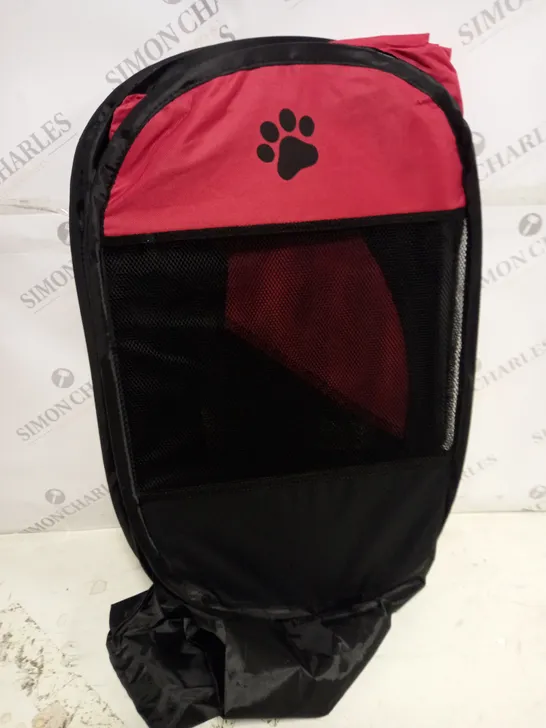 COLLAPSIBLE BLACK/RED PET CARRIER