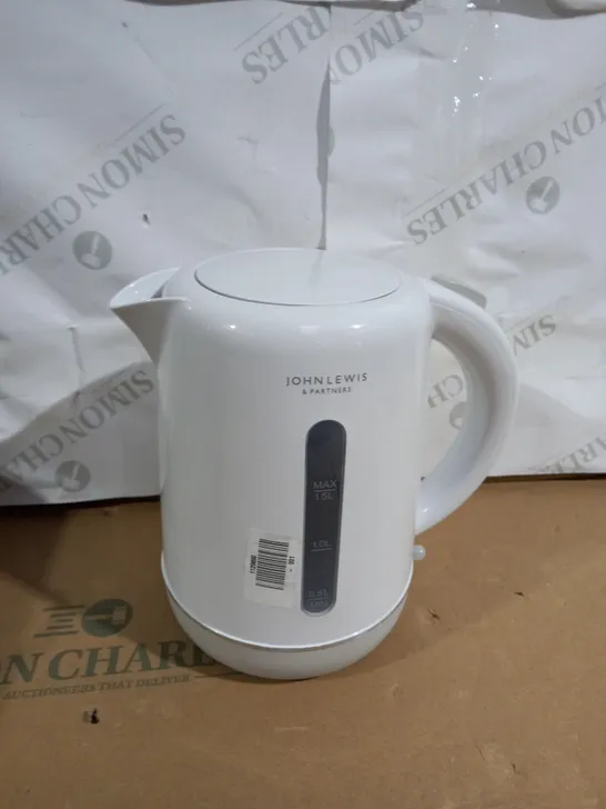 DESINGER STYLR WHITE KETTLE