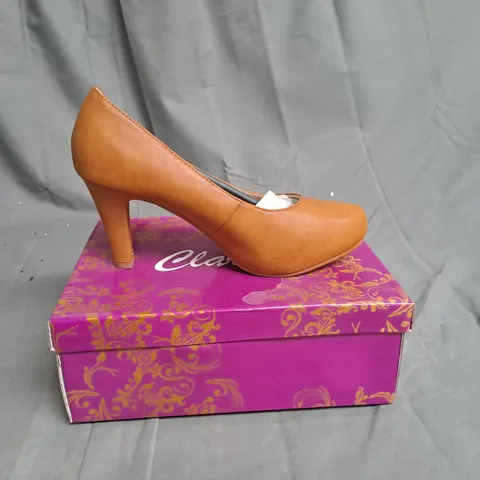 BOXED LOT OF APPROX. 10 PAIRS OF CIARA'S LADIES SHOES. VARIOUS SIZES