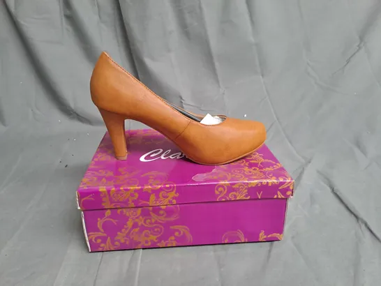 BOXED LOT OF APPROX. 10 PAIRS OF CIARA'S LADIES SHOES. VARIOUS SIZES