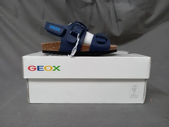 BOXED PAIR OF GEOX KIDS OPEN TOE SANDALS IN NAVY UK SIZE 7