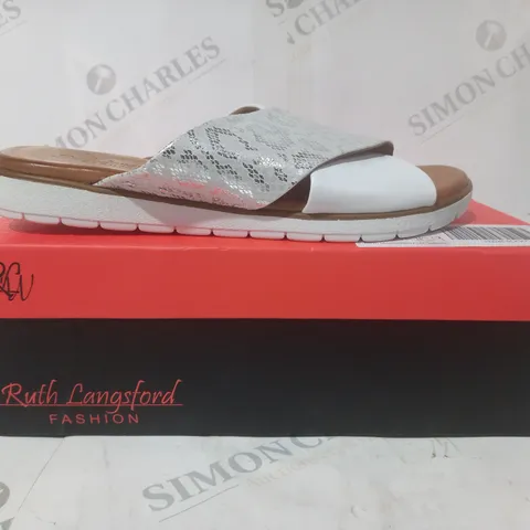 BOXED PAIR OF RUTH LANGSFORD LEATHER SANDALS IN WHITE SIZE 7