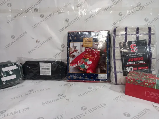 BOX OF APPROXIMATELY 15 ASSORTED ITEMS TO INCLUDE - CHRISTMAS DUVET COVER SET -SUNSHINE COMFORTS TERRY TOWEL - LUNCH BOX ECT