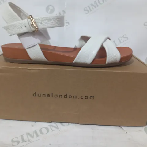 BOXED PAIR OF DUNE LONDON 487 LANDIE CROSS STRAP OPEN TOE SANDALS IN WHITE SIZE 4