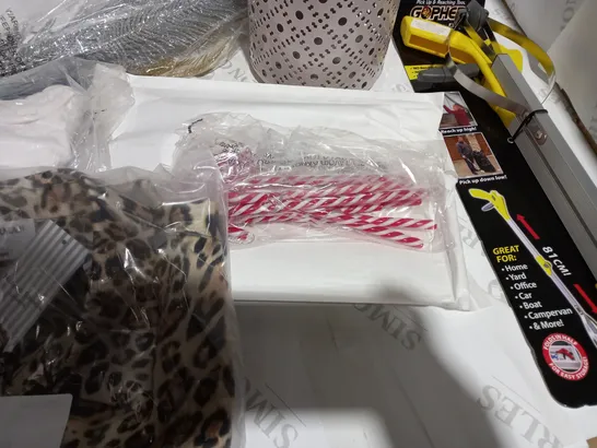 LOT OF APPROX 7 ASSORTED ITEMS TO INCLUDE: CANDY CANE LIGHTS, LANTERN, CLOTHING ITEMS