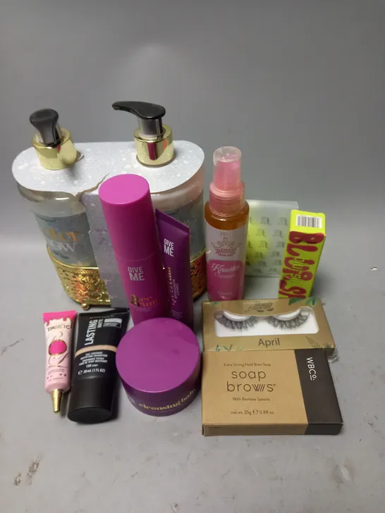 BOX OF APPROXIMATELY 20 COSMETIC ITEMS TO INCLUDE - GIVE ME CLEANSING BALM - PLOUISE COSMETIC BASE - MADE BY MITCHEL BLURSH - ETC 