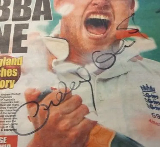 MOUNTED AND SIGNED DAILY STAR 'YABA DABBA DONE IT!' HEADLINE IN CELEBRATION OF ENGLANDS 2005 ASHES TRIUMPH