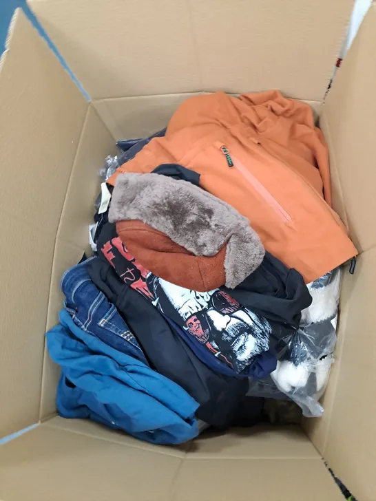 BOX OF ASSORTED CLOTHING ITEMS TO INCLUDE SHORTS, SWIMSUIT, T-SHIRTS ETC 