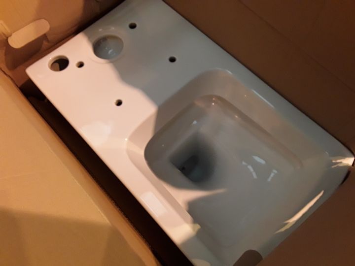 Lot 10527 BOXED COOKE & LEWIS ANGELICA CLOSE COUPLED TOILET & 2 TOILET
