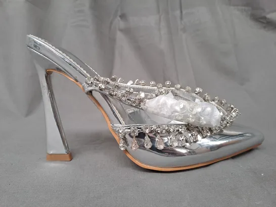 BOXED PAIR OF PUBLIC DESIRE POINTED TOE HEELED SHOES IN METALLIC SILVER W. JEWEL EFFECT SIZE 4