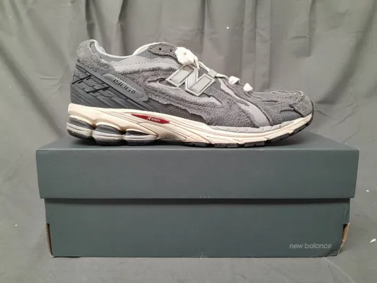 BOXED PAIR OF  NEW BALANCE TRAINERS IN GREY UK SIZE 10