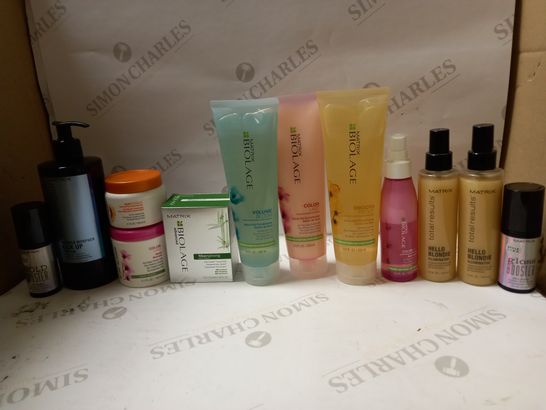 LOT OF APPROX 12 ASSORTED MATRIX HAIRCARE PRODUCTS TO INCLUDE RADIANCE BOOSTING GEL, GLOSS BOOSTER, AQUA-GEL CONDITIONER, ETC