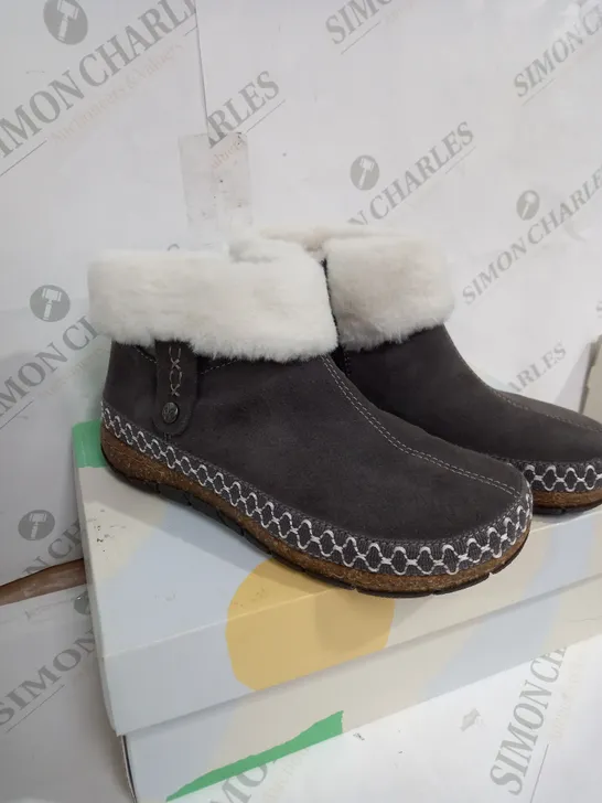 EARTH ORIGINS EMMALYN GREY BOOTS SIZE 7