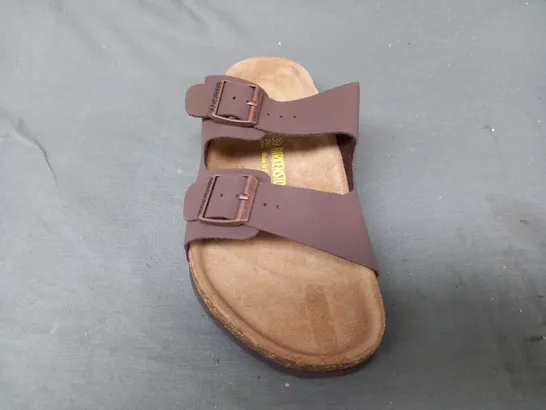 PAIR OF BIRKENSTOCK OPEN TOE SANDALS IN DARK TAN EU SIZE 39