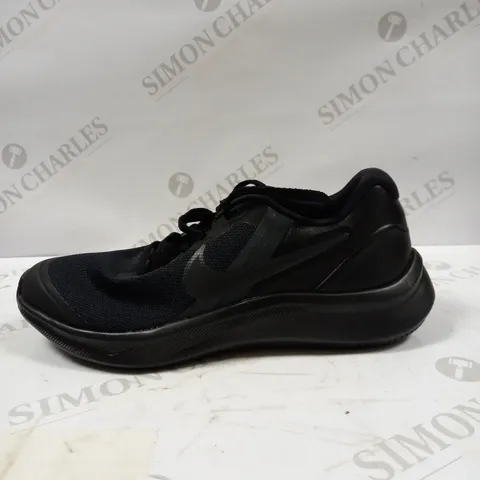 IN THE STYLE OF NIKE STARRUNNER TRAINERS BLACK WITH MESH FINHISH UK 4