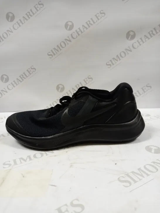 IN THE STYLE OF NIKE STARRUNNER TRAINERS BLACK WITH MESH FINHISH UK 4