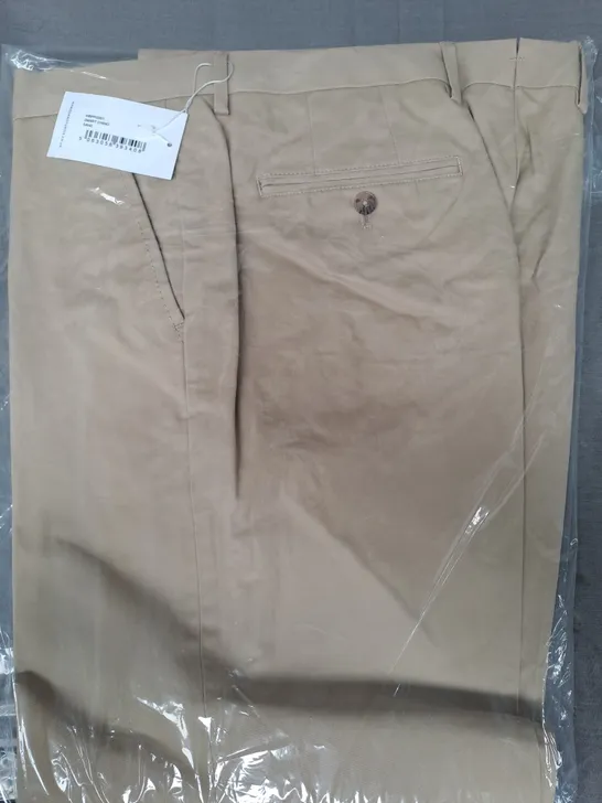 HAWS & CURTIS SMART CHINOS IN SAND SIZE 36-33 INCH