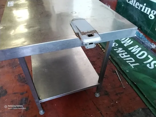 CENTRE BENCH WITH BONZER CAN OPENER BASE 1200 × 700