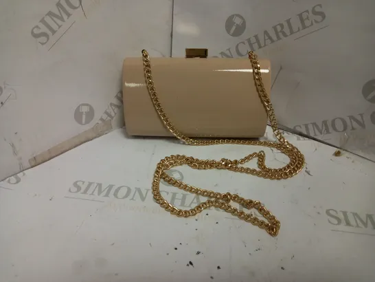 DUNE PINK CLUTCH WITH GOLD CHAIN STRAP